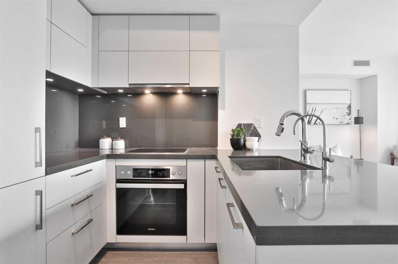 2 Bedroom Plus Den Condo Τορόντο Εξωτερικό φωτογραφία