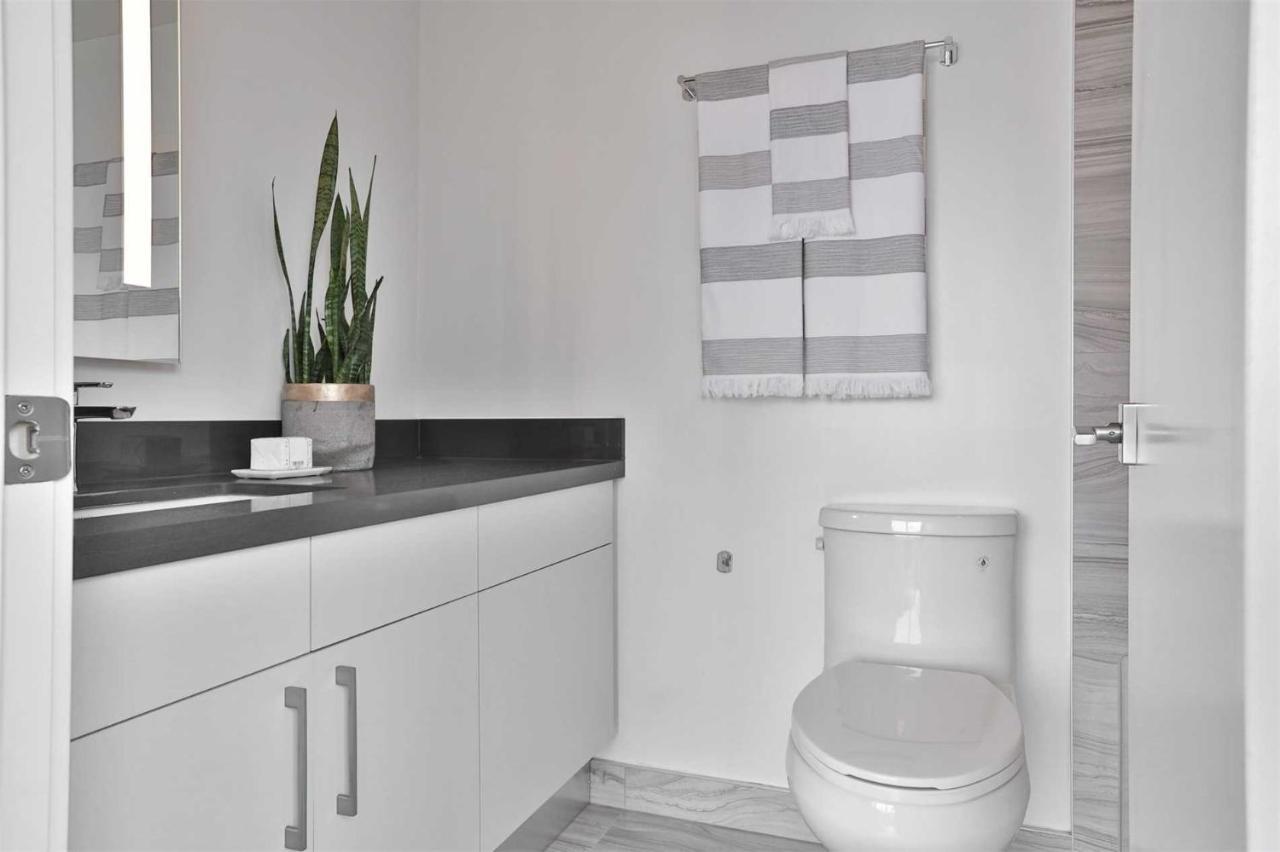 2 Bedroom Plus Den Condo Τορόντο Εξωτερικό φωτογραφία